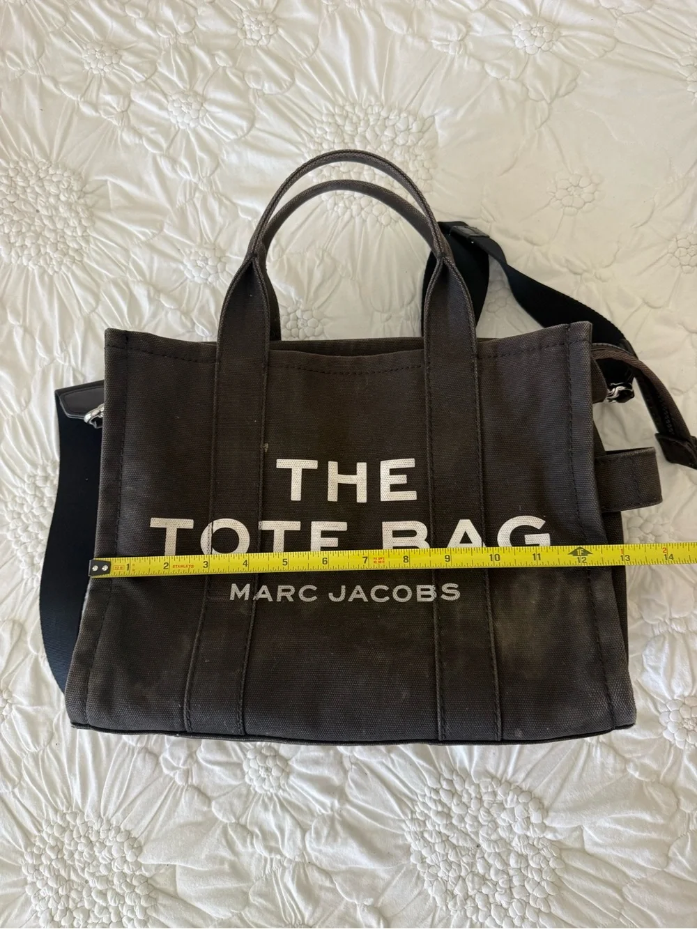 Marc Jacobs The Tote Bag in Black with White Logo - Picture 10 of 11